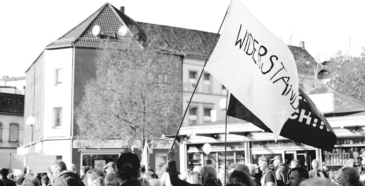 H.Schiele: Demo von "Oberhausen geht Spazieren" in Oberhausen Sterkrade, 16. Oktober 2022