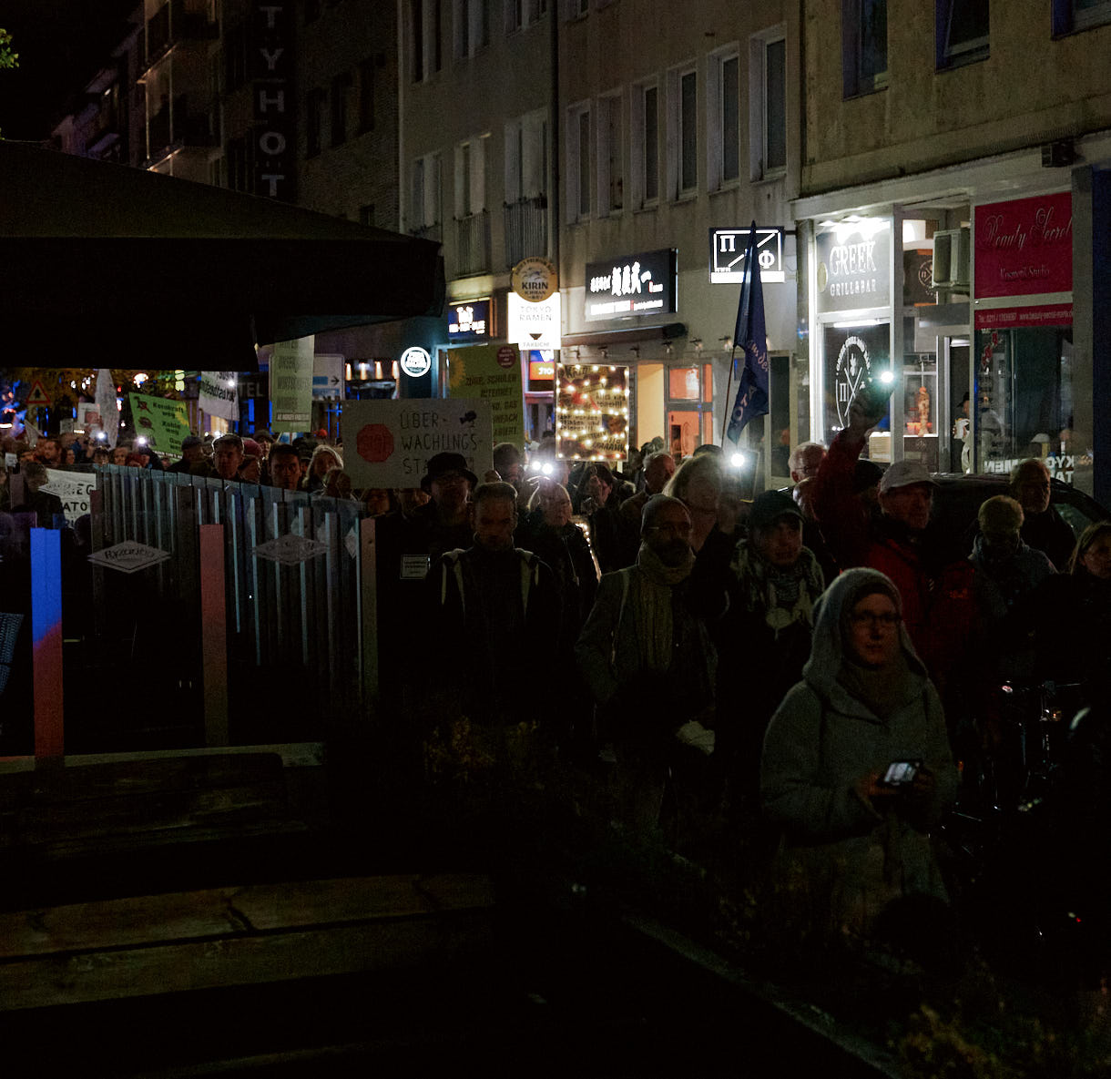 H.Schiele: Bilderserie von der "APO Düsseldorf" - Demo in Düsseldorf, 5. November 2022