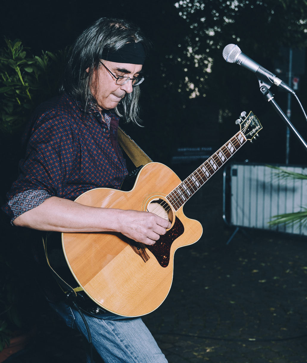 H.Schiele: Konzert des Gitarristen Peter Bachmann im Gasthaus Paas, 20. August 2022, Bergisch Gladbach