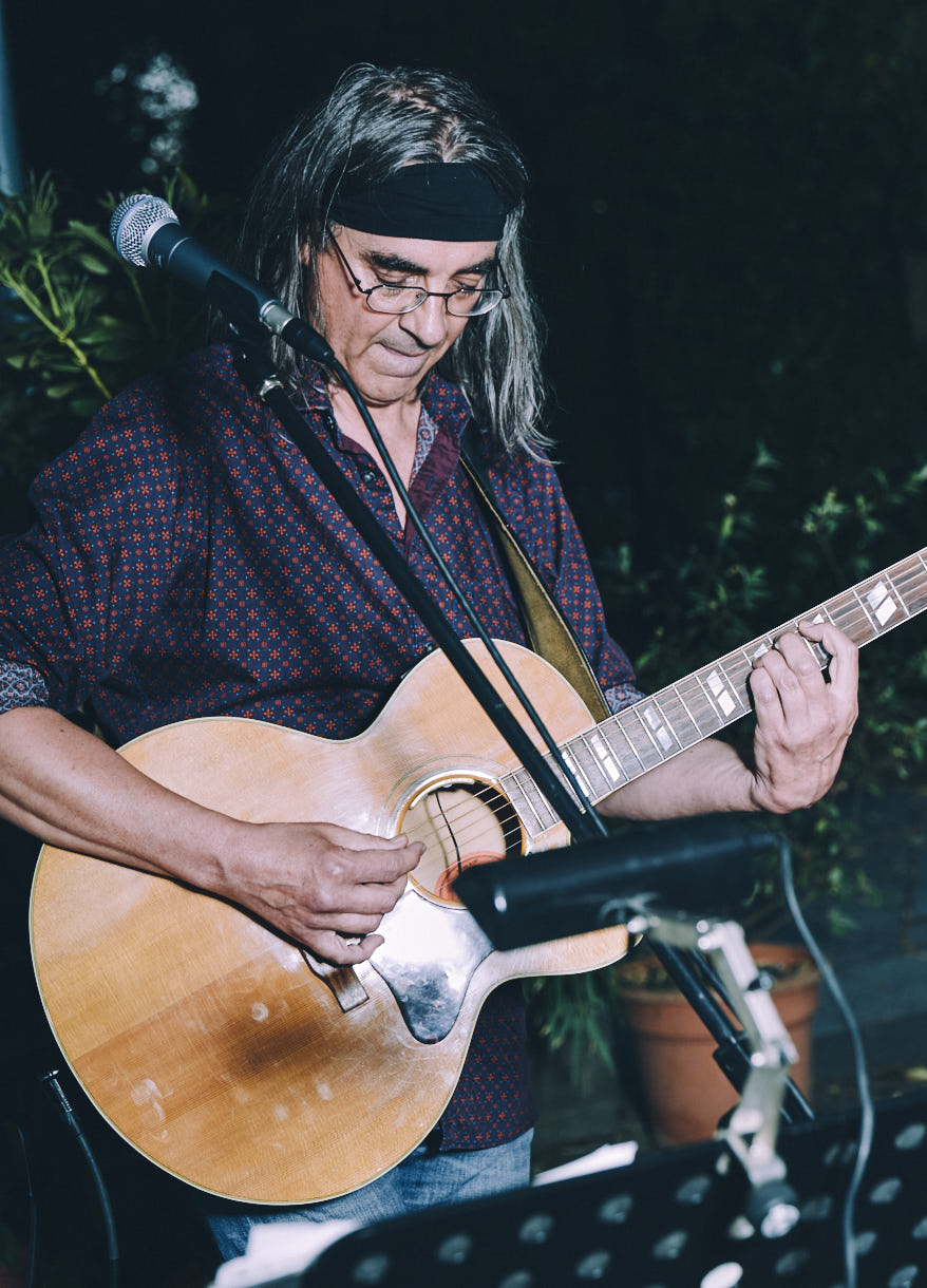 H.Schiele: Konzert des Gitarristen Peter Bachmann im Gasthaus Paas, 20. August 2022, Bergisch Gladbach