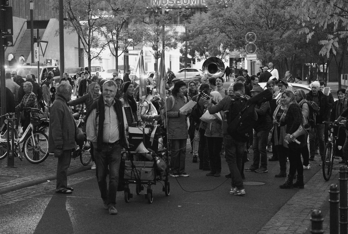 Demonstration von "Köln ist aktiv" am 3. Oktober 2022 in Köln