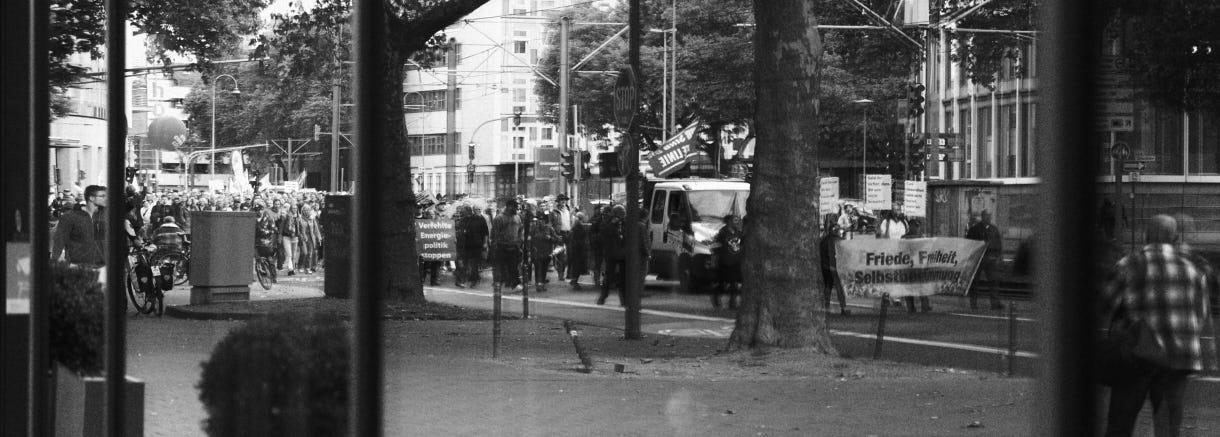 Demonstration von "Köln ist aktiv" am 3. Oktober 2022 in Köln