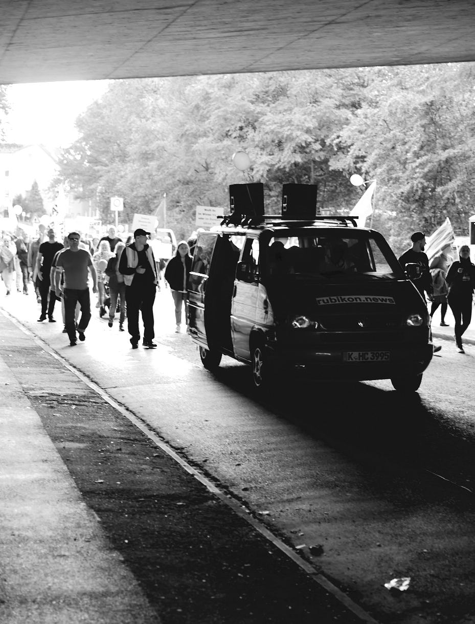 H.Schiele: Demo von "Oberhausen geht Spazieren" in Oberhausen Sterkrade, 16. Oktober 2022