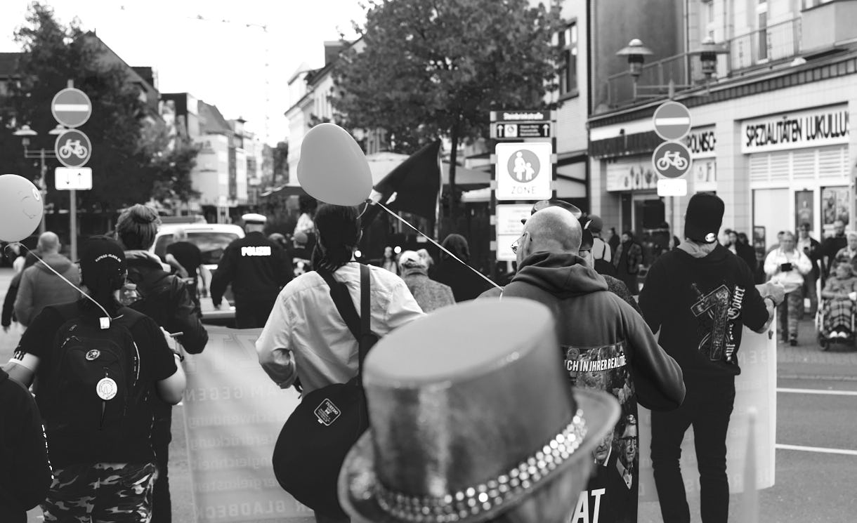 H.Schiele: Demo von "Oberhausen geht Spazieren" in Oberhausen Sterkrade, 16. Oktober 2022