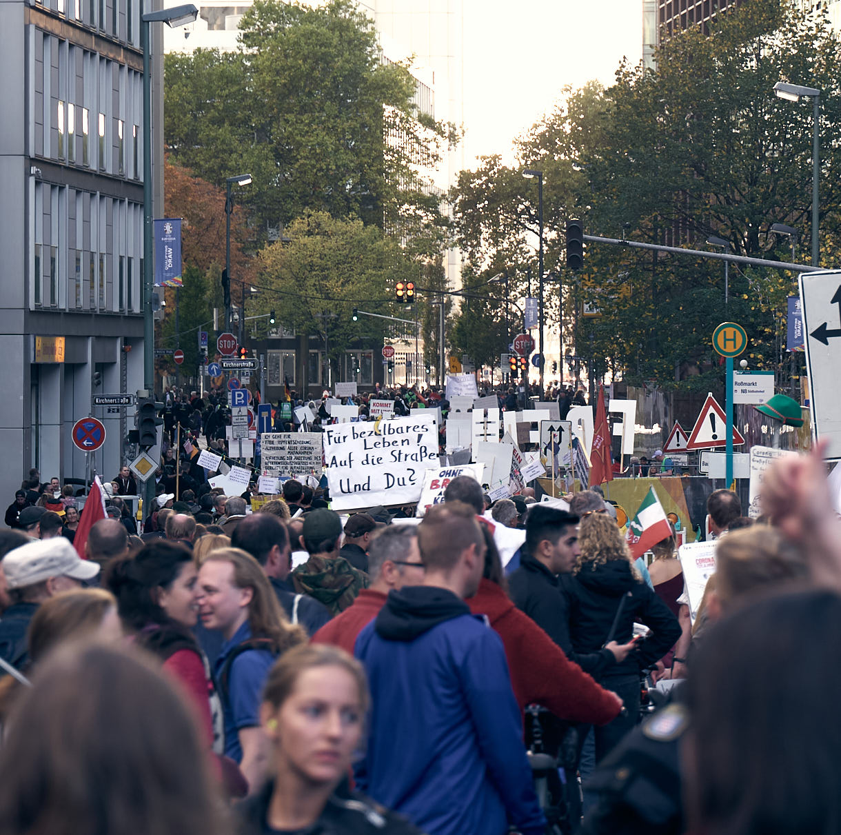 H.Schiele: Bilderserie von der "Europeans United" - Demo in Frankfurt, 22. Oktober 2022