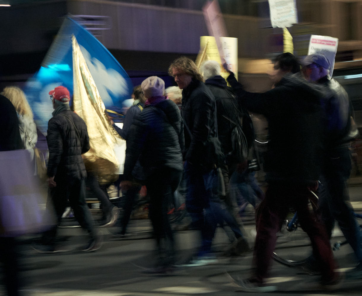 H.Schiele: Bilderserie von der "APO Düsseldorf" - Demo in Düsseldorf, 5. November 2022