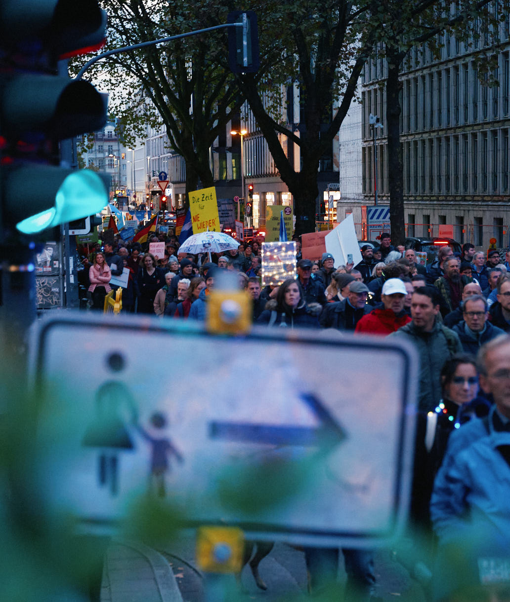 H.Schiele: Bilderserie von der "APO Düsseldorf" - Demo in Düsseldorf, 5. November 2022