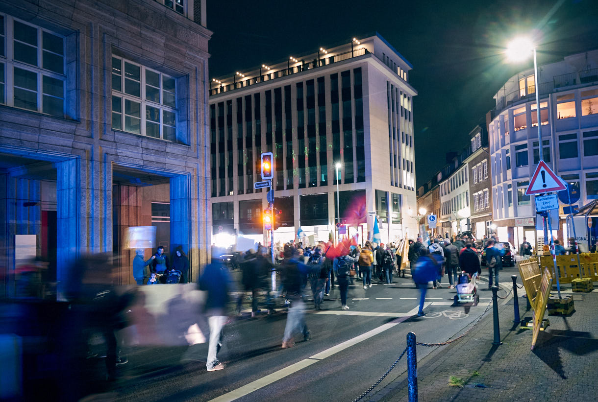 H.Schiele: Bilderserie von der "APO Düsseldorf" - Demo in Düsseldorf, 5. November 2022