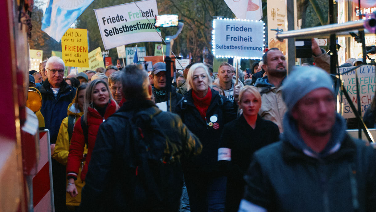 H.Schiele: Bilderserie von der "APO Düsseldorf" - Demo in Düsseldorf, 5. November 2022