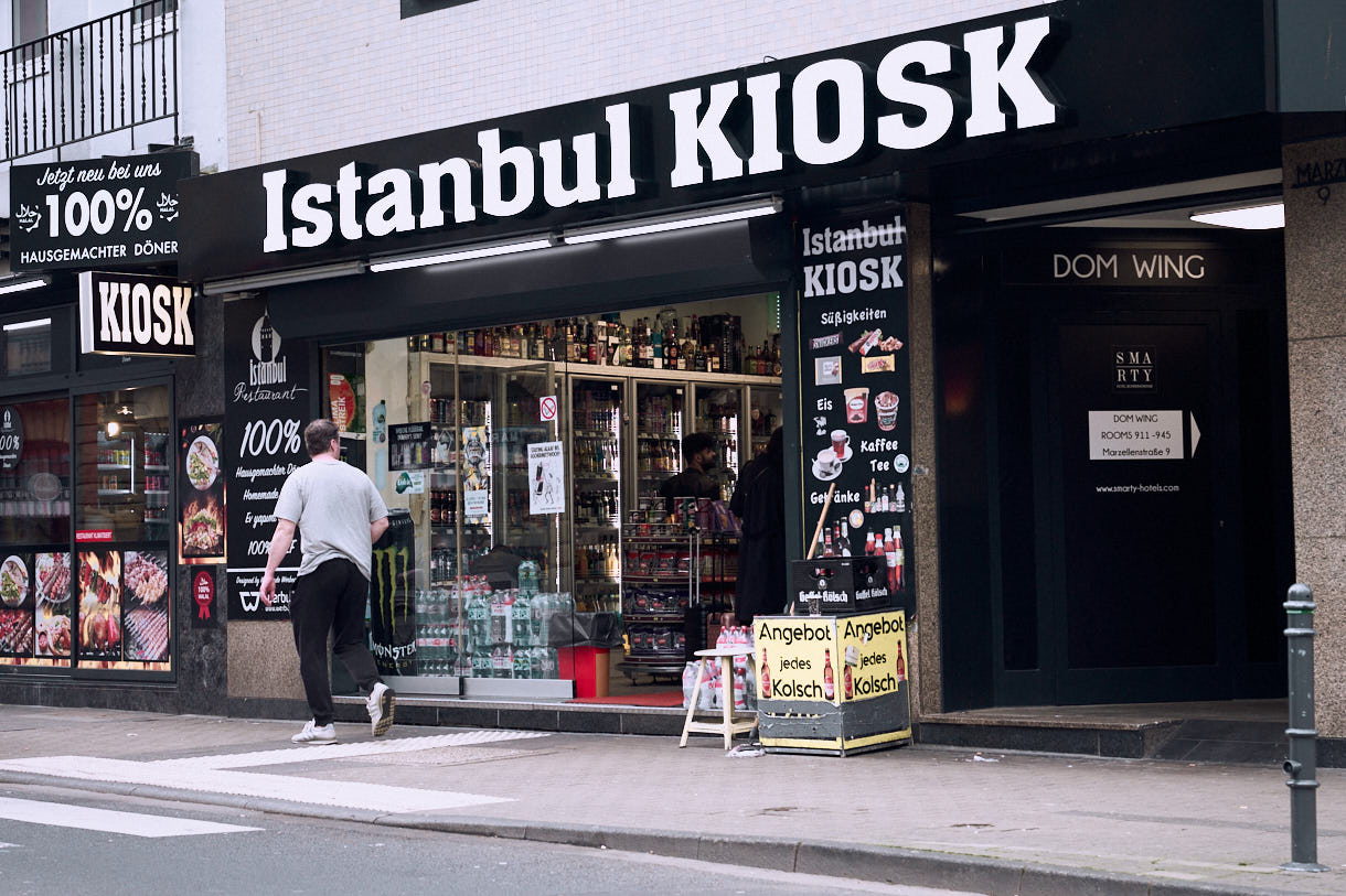 Marzellenstraße - aus der Serie "Istanbul Kiosk" von H.Schiele