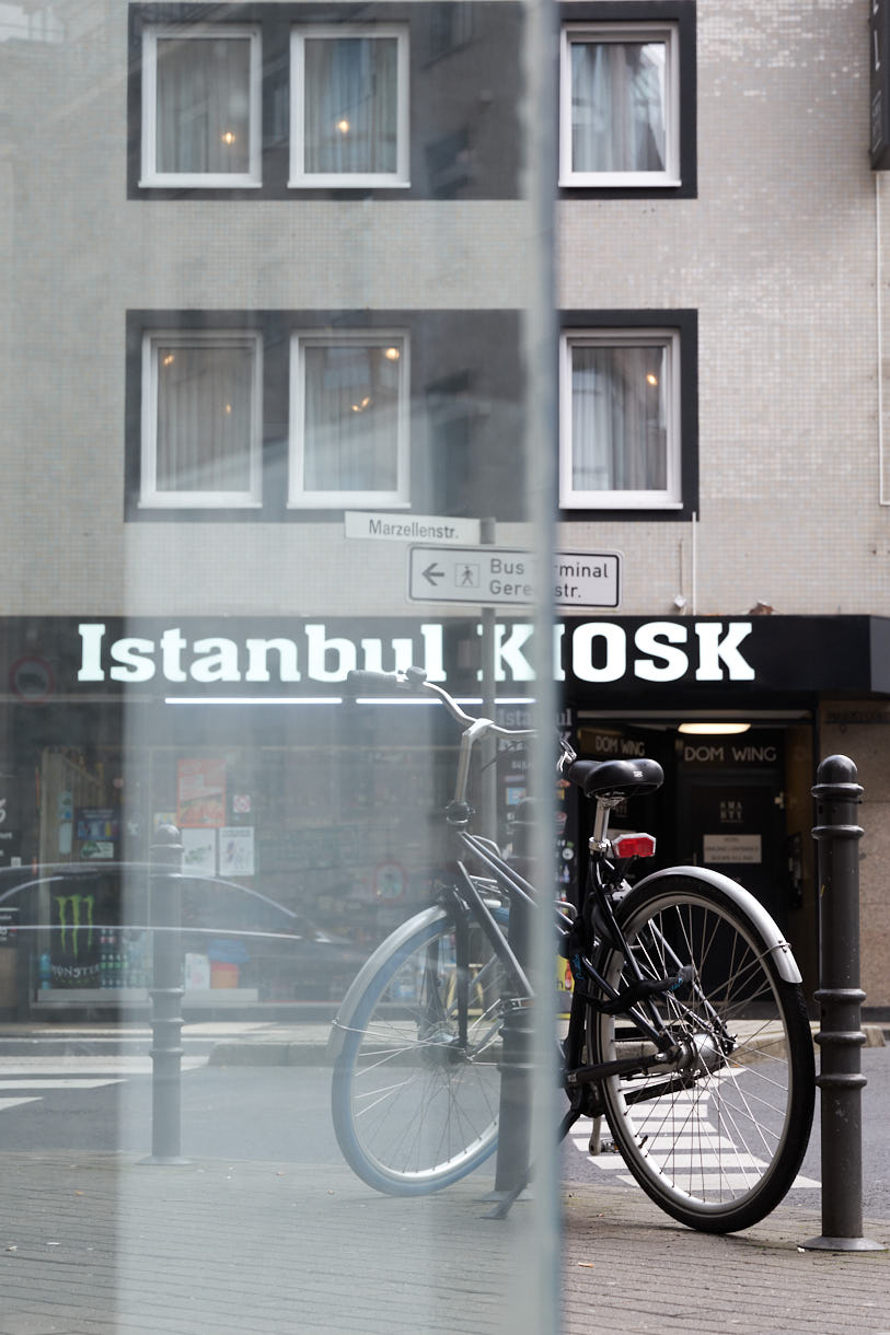 Marzellenstraße - aus der Serie "Istanbul Kiosk" von H.Schiele